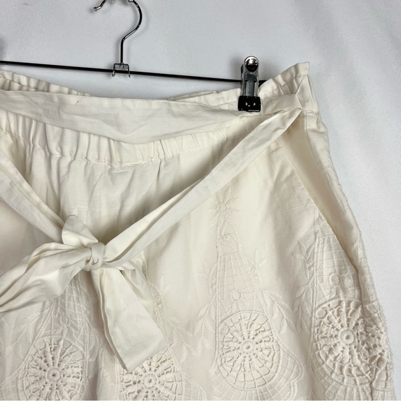 Ann Taylor LOFT Ivory White Embroidered Scallop Hem Tie Waist Shorts M - Picture 3 of 4